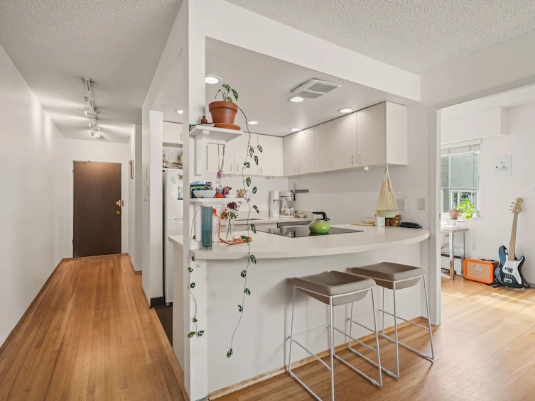 2-1235 W 10th Avenue, Vancouver, BC, V6H 1J5