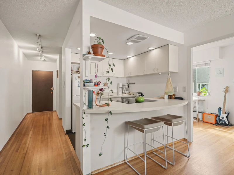 2 - 1235 W 10th Avenue, Vancouver BC V6H 1J5