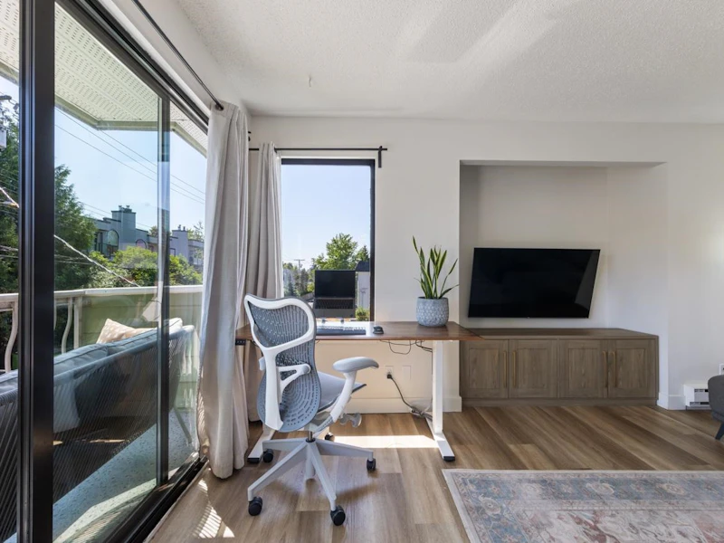 305 - 642 E 7th Avenue, Vancouver BC V5T 1P1