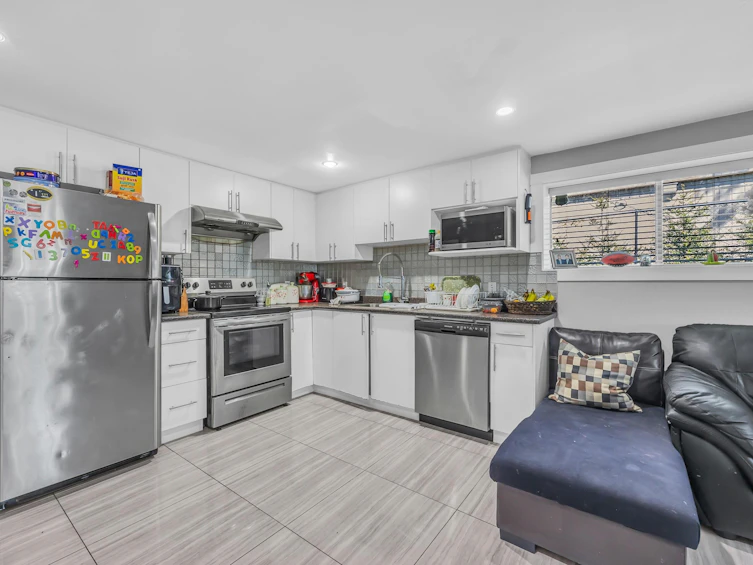 13733 67a Avenue, Surrey, BC, V3W 2C2 - 19