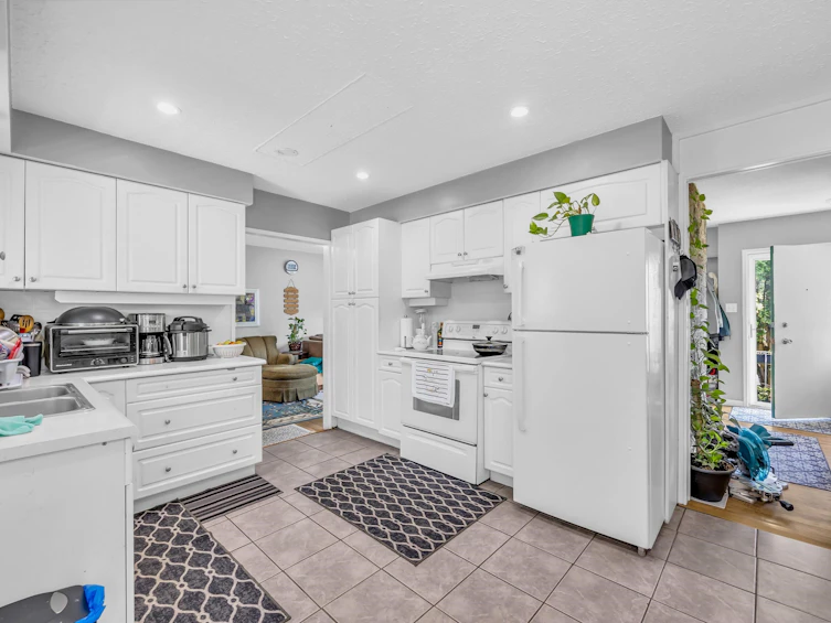 13733 67a Avenue, Surrey, BC, V3W 2C2 - 21