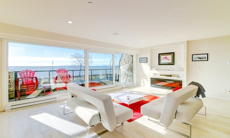 204-15581 Marine Drive
