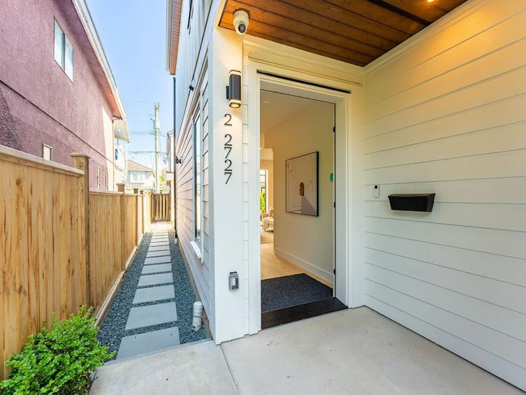 2-2727 Parker Street, Vancouver, BC, V5K 2T6 - 2
