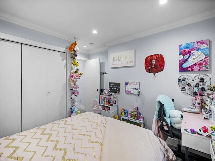 6898 Carnegie Street, Burnaby, BC, V5B 1Y5 - 30