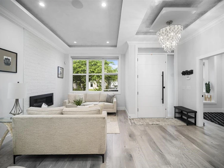 6898 Carnegie Street, Burnaby, BC, V5B 1Y5 - 9