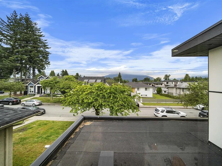 6898 Carnegie Street, Burnaby, BC, V5B 1Y5 - 37