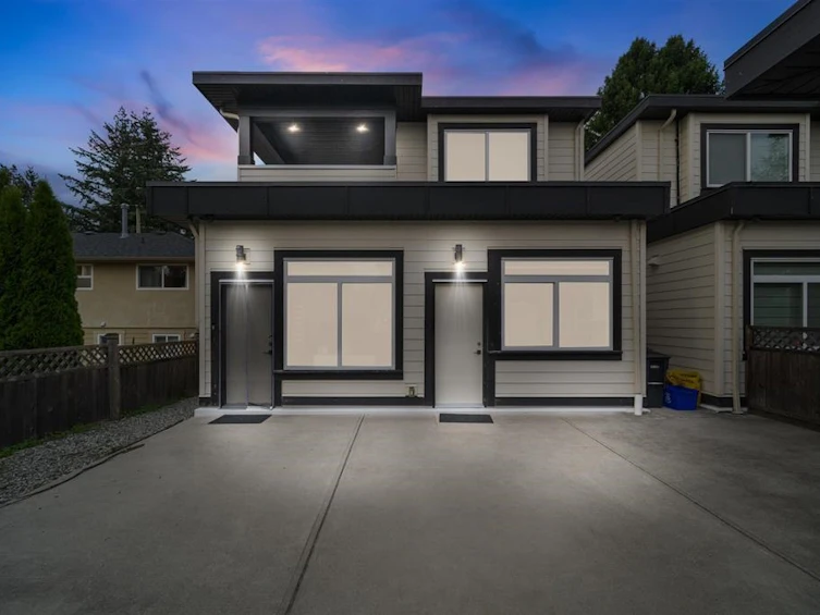 6898 Carnegie Street, Burnaby, BC, V5B 1Y5 - 2
