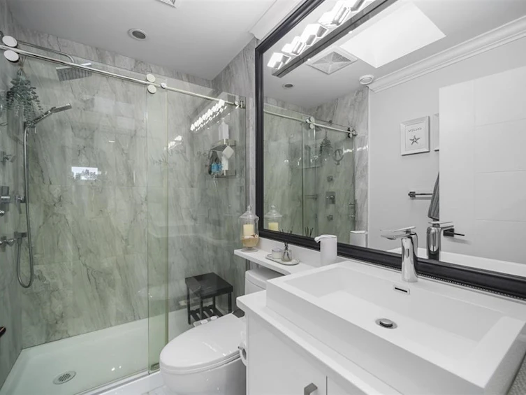 6898 Carnegie Street, Burnaby, BC, V5B 1Y5 - 23