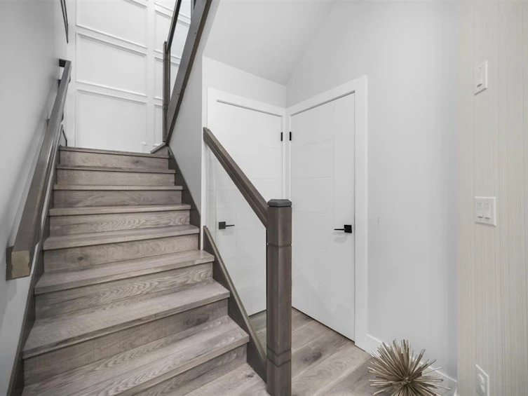 6898 Carnegie Street, Burnaby, BC, V5B 1Y5 - 18