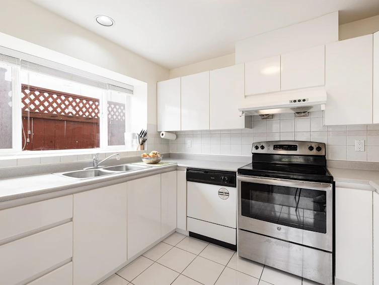 8573 Laurel Street, Vancouver, BC, V6P 2X6 - 2