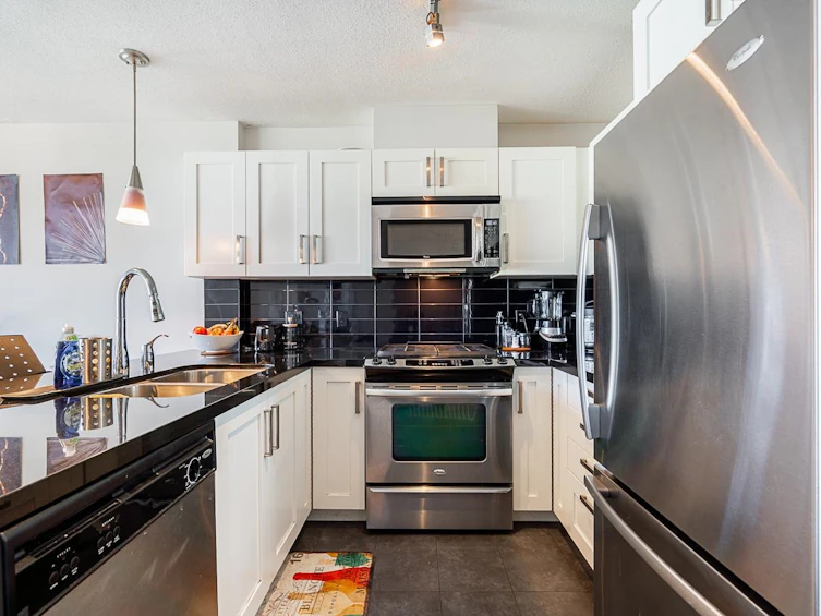 2305-2133 Douglas Road, Burnaby, BC, V5C 0E9 - 3
