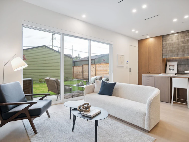 2-4758 Argyle Street, Vancouver, BC, V5N 3X8 - 2
