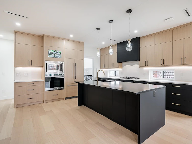 6150 Napier Street, Burnaby, BC, V5B 2C1 - 11
