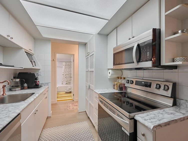 302-1515 Chesterfield Avenue, North Vancouver, BC, V7M 2N5 - 9