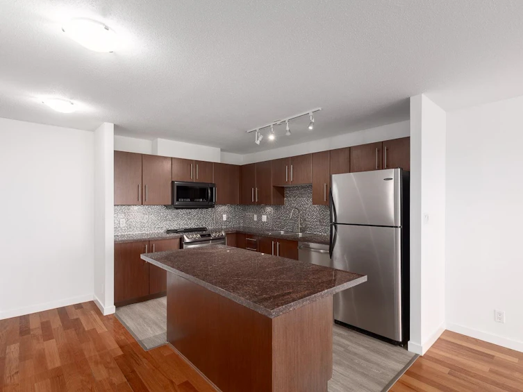 604-2138 Madison Avenue, Burnaby, BC, V5C 6T6 - 3