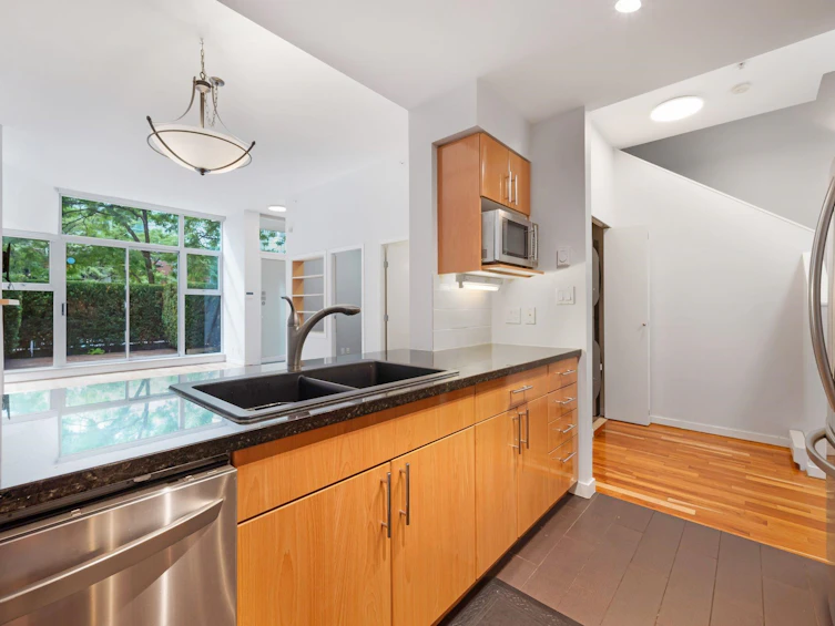 133 Aquarius Mews, Vancouver, BC, V6Z 2Z1 - 16
