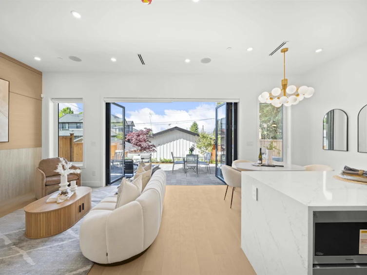2-6461 E Prince Edward Street, Vancouver, BC, V3W 0Y3 - 8