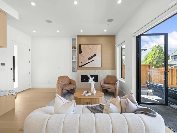 2-6461 E Prince Edward Street, Vancouver, BC, V3W 0Y3 - 6