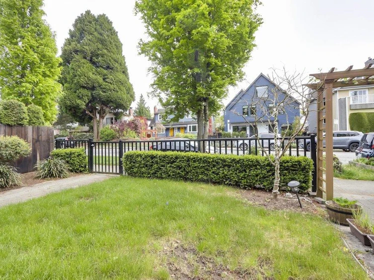 317 W 16th Avenue, Vancouver, BC, V5Y 1Z1 - 3