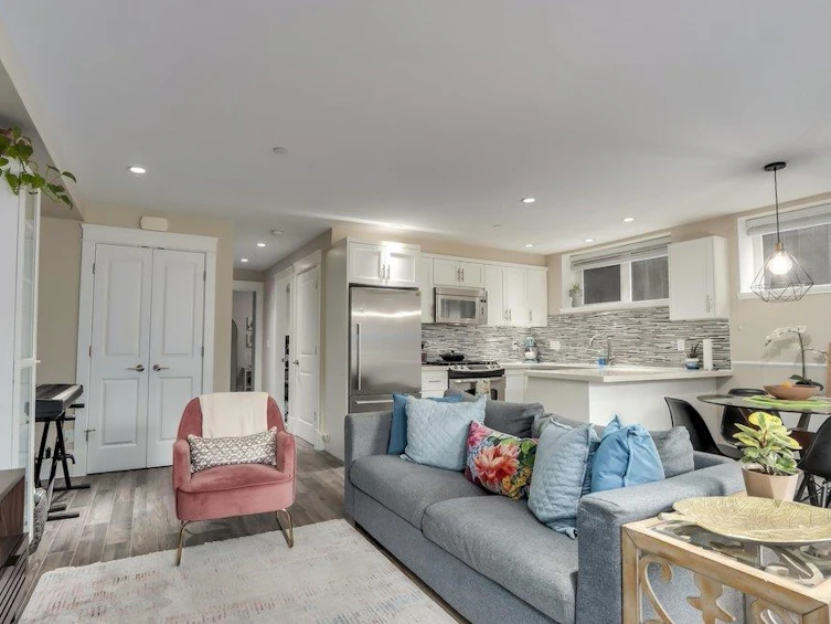 317 W 16th Avenue, Vancouver, BC, V5Y 1Z1 - 4