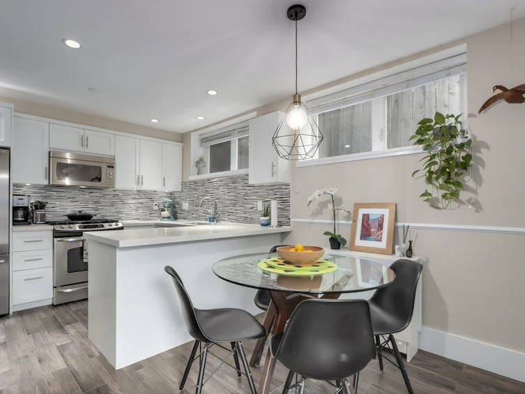 317 W 16th Avenue, Vancouver, BC, V5Y 1Z1 - 12