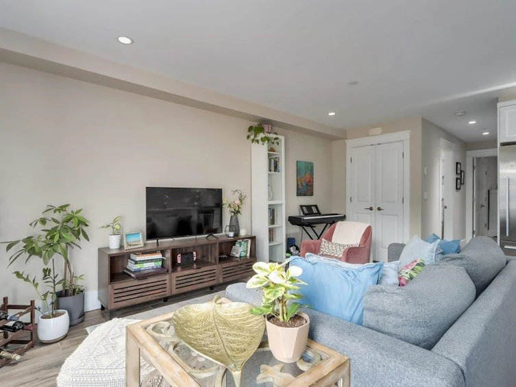 317 W 16th Avenue, Vancouver, BC, V5Y 1Z1 - 8