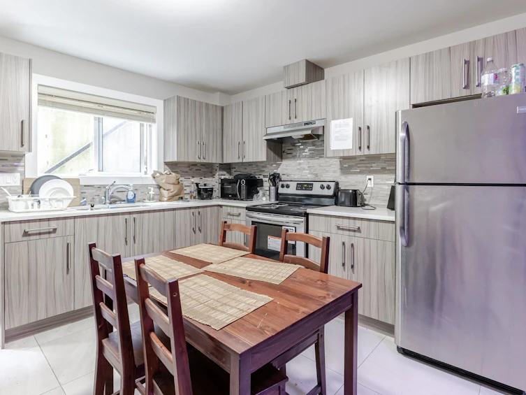 684 Porter Street, Coquitlam, BC, V3J 5A9 - 32