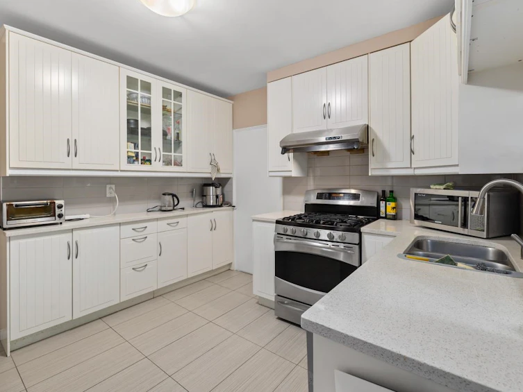6930 Granville Street, Vancouver, BC, V6P 4X5 - 5