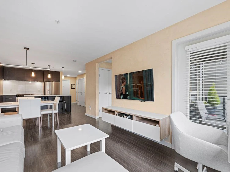 312-1679 Lloyd Avenue, North Vancouver, BC, V7P 0A9 - 2