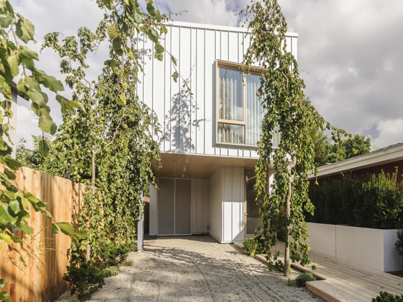 3636 St. George Street, Vancouver BC V5V 3Z7