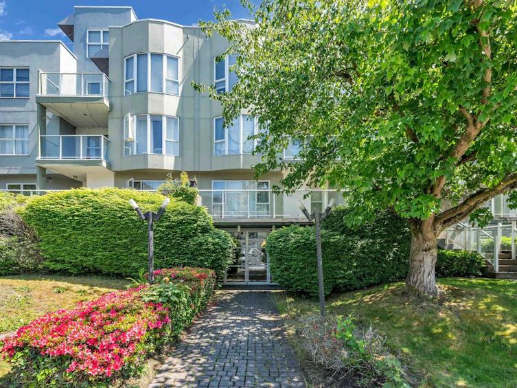217-7700 St. Albans Road, Richmond, BC, V6Y 3Y4