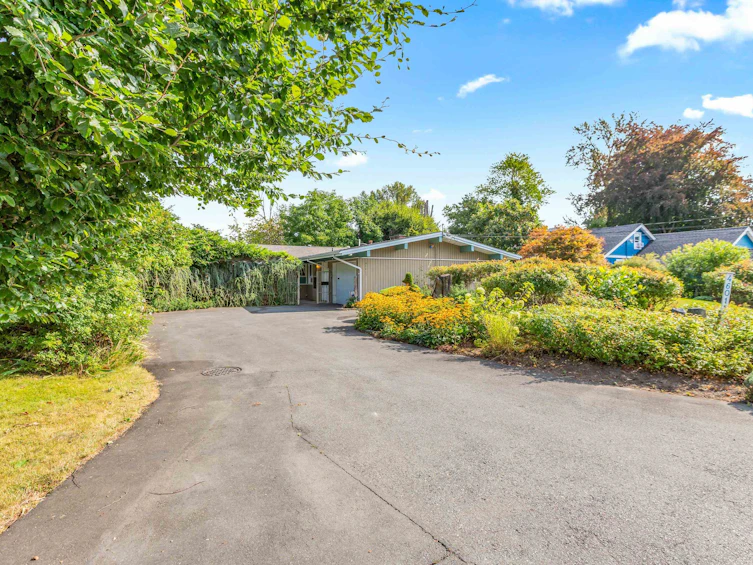 46011 Clarke Drive, Chilliwack, BC, V2P 3N5 - 2
