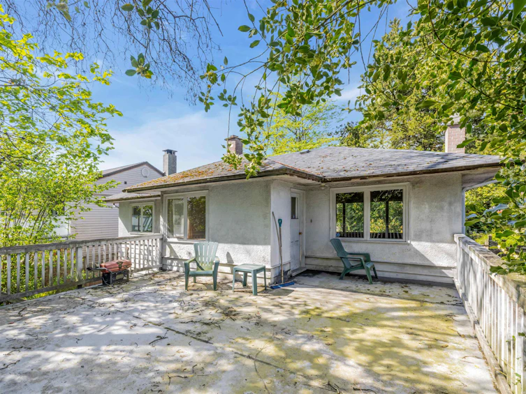 515 W 24th Street, North Vancouver, BC, V7M 2E2 - 2