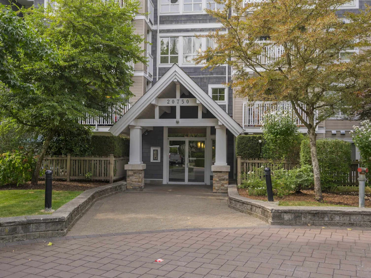 410-20750 Duncan Way, Langley, BC, V3A 9J6 - 2