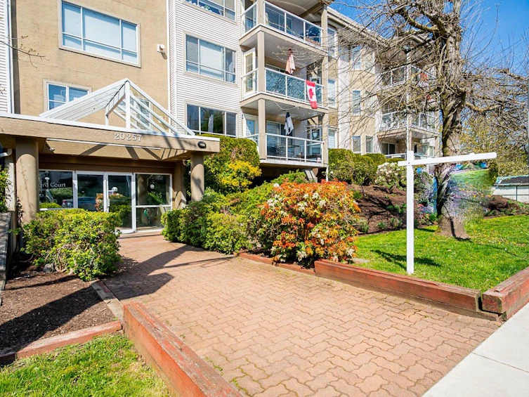 306-20257 54 Avenue, Langley, BC, V3A 3W2 - 2