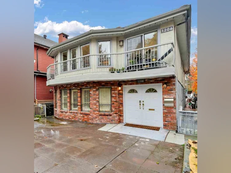 1206 E 11th Avenue, Vancouver, BC, V5T 2G3 - 2