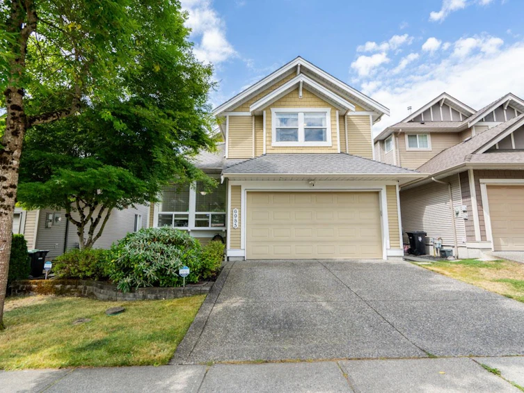 6985 196a Street, Langley, BC, V2Y 3A7