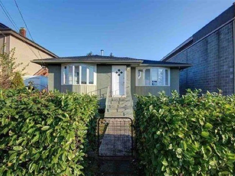 7520 6th Street, Burnaby, BC, V3N 3M1