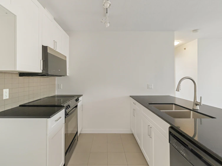 502-13618 100 Avenue, Surrey, BC, V3T 0A8 - 8