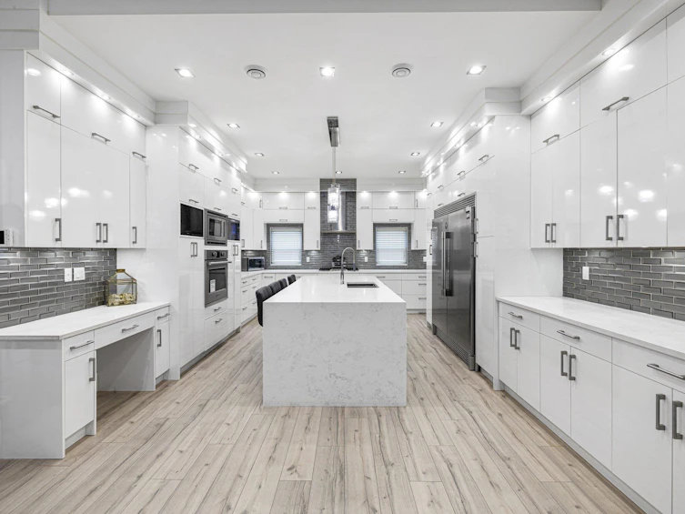 10805 141 Avenue, Surrey, BC, V3R 3J5 - 10