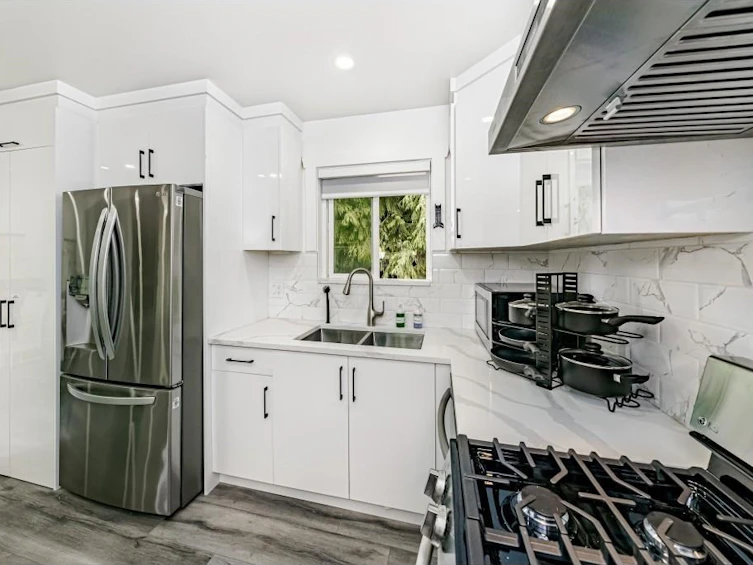 14927 Kew Drive Drive, Surrey, BC, V3R 4Y1 - 14
