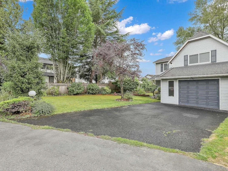 19853 50a Avenue, Langley, BC, V3A 7L1