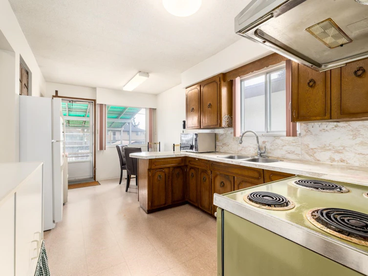 2270 E 54th Avenue, Vancouver, BC, V5P 1Y7 - 10