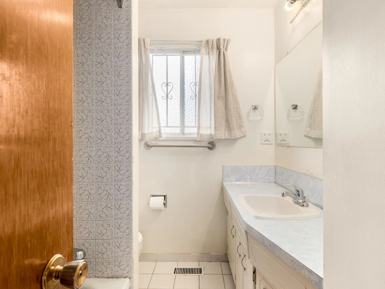 2270 E 54th Avenue, Vancouver, BC, V5P 1Y7 - 17