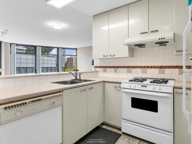 805-4505 Hazel Street, Burnaby, BC, V5H 4T1 - 3