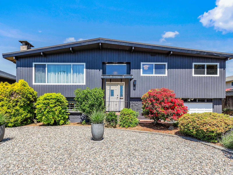 805 Everett Crescent, Burnaby BC V5A 2N3