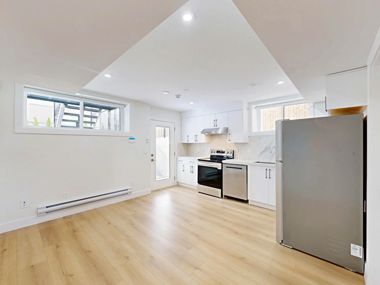 425 N Kaslo Street, Vancouver, BC, V5K 3N2 - 31