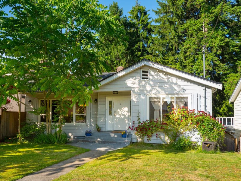 933 Fifth Street, New Westminster BC V3L 2Y5