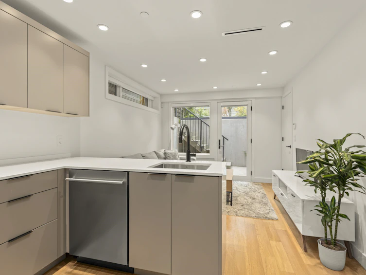 2861 W 13th Avenue, Vancouver, BC, V6K 2T6 - 27