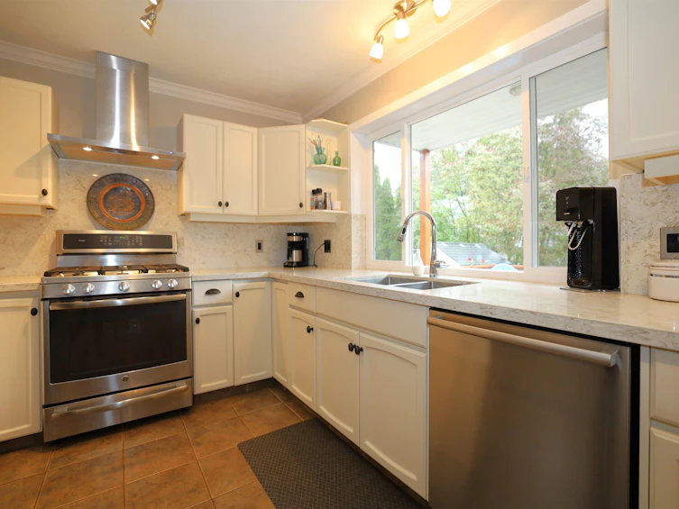 6318 Picadilly Place, Sechelt, BC, V0N 3A0 - 12